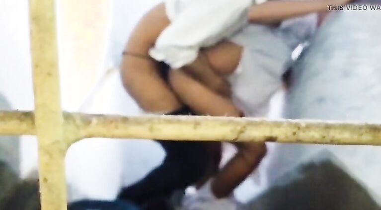 School student ki sex video chupke se record kar dali