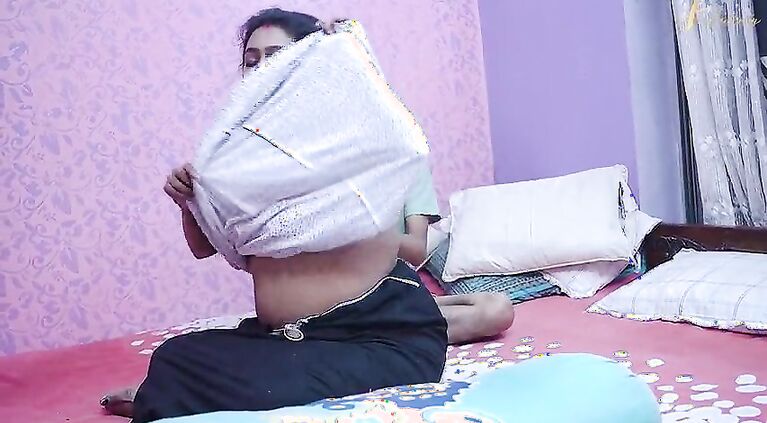 Stepbrother is seduced by seeing her stepsister's big boobs and wet pussy