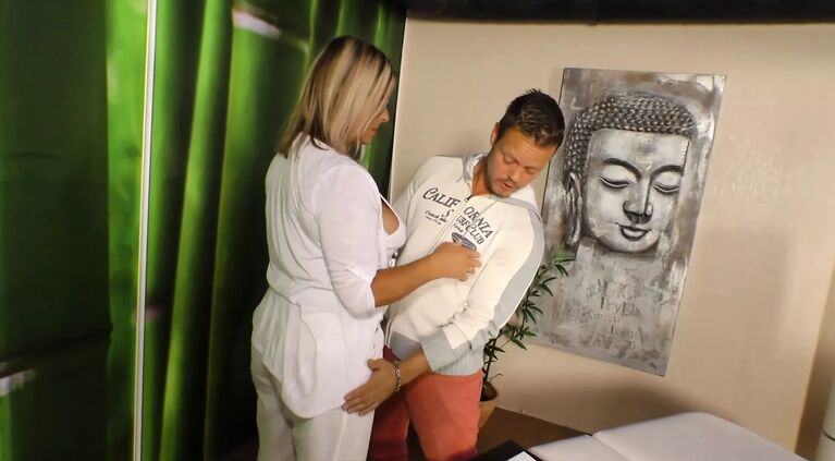 Fraeulein Erika die geile Massage Lehrerin
