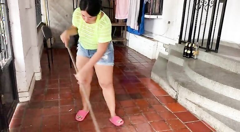 I fuck with my stepmother and she squirts