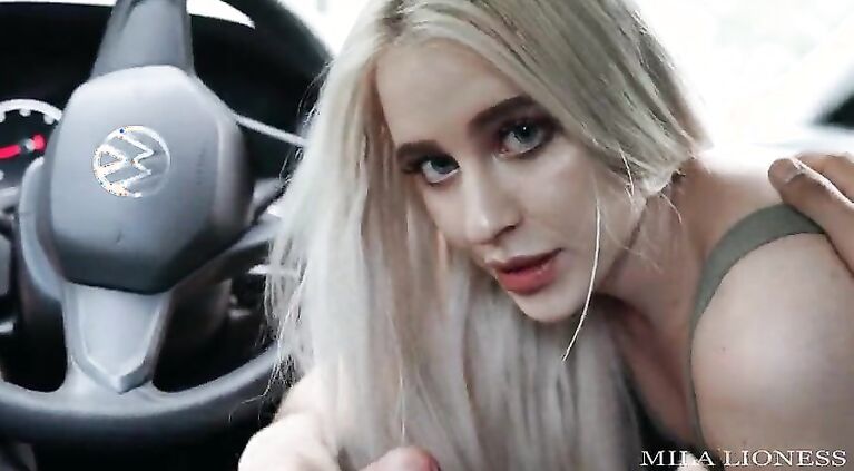 Blonde Sucked The Taxi Driver For The Trip Cum On Face!