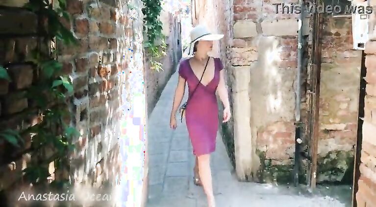 Emerald Ocean (Anastasia Ocean) flashing in Venice.
