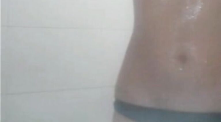 Moroccan woman having sex in the bathroom
