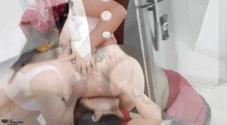 Sexy Colombian Lesbians Fuck Their Pussies
