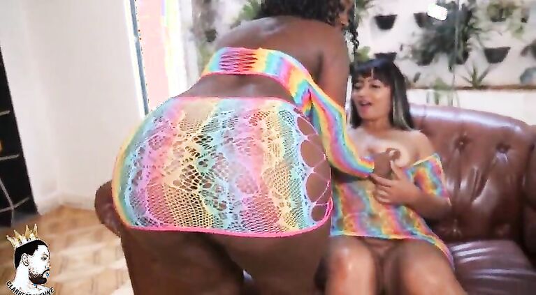 Rainbow Twins StepMother Soraya Castro et Step Daughter Holly Bombom take BBC