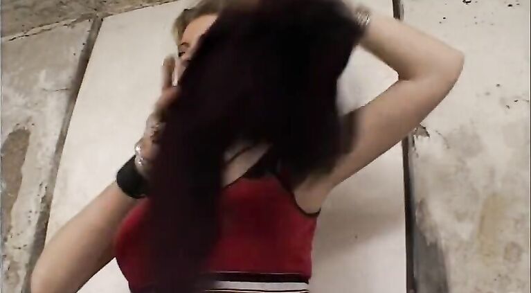 Blondine beim struempfe aufhaengen zum ficken klar gemacht